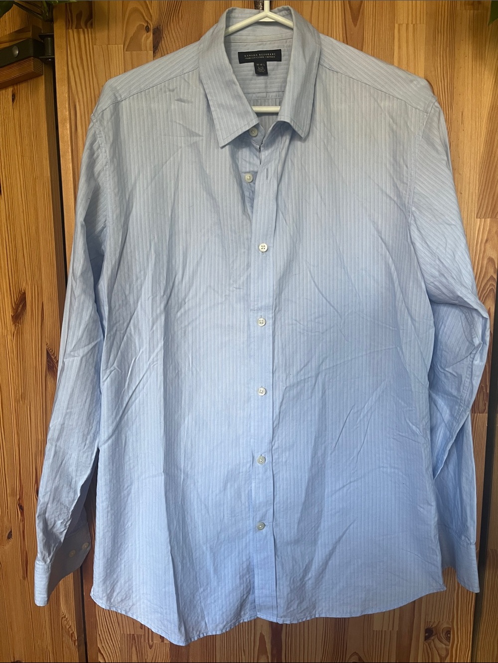 Banana Republic Men's Light Blue Stripe Dress Shirt (size L, 16-16.5)